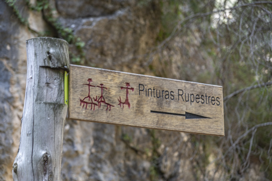 Teruel - Beceite 23 - Pasarelas del Parrissal - pinturas rupestres la Fenellassa.jpg